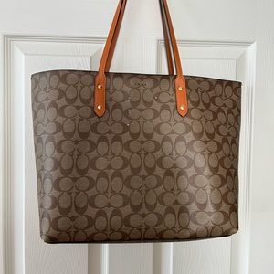 COACH tote handbag/coated canvas/gently used